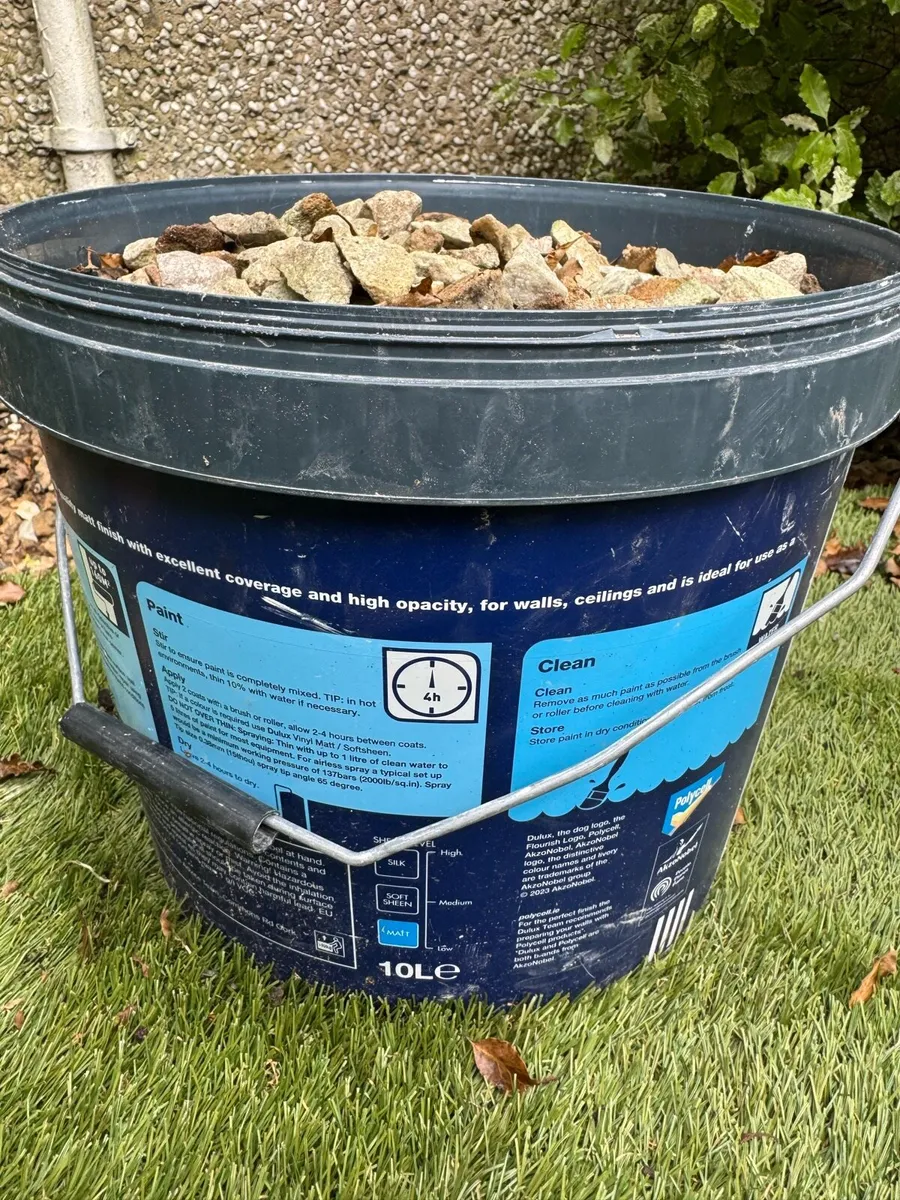 Buckets of decorative peddle stones - Image 2
