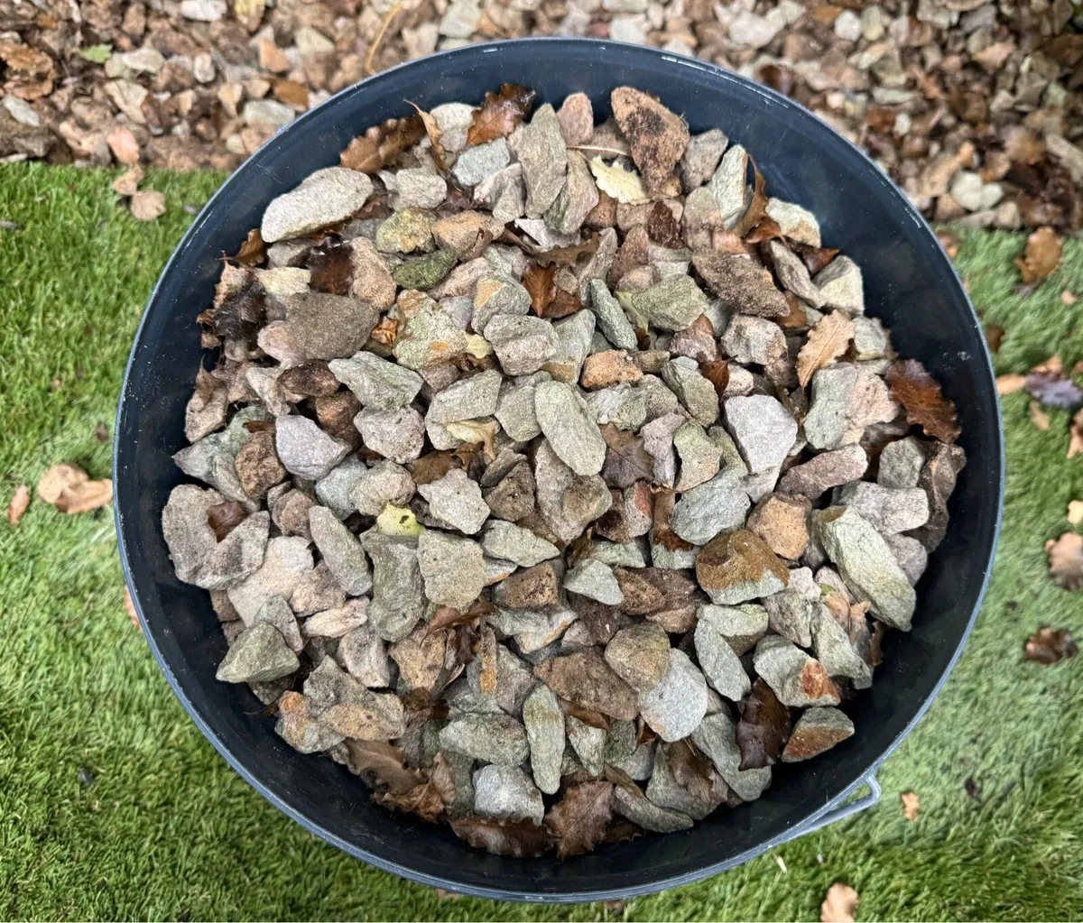 Buckets of decorative peddle stones - Image 3