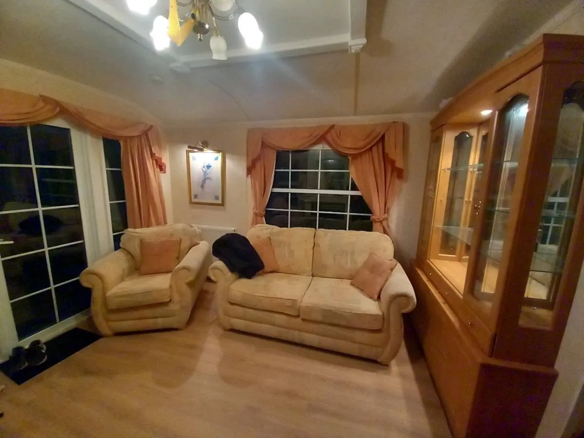 Spacious Mobile Home 39X12 - Image 2