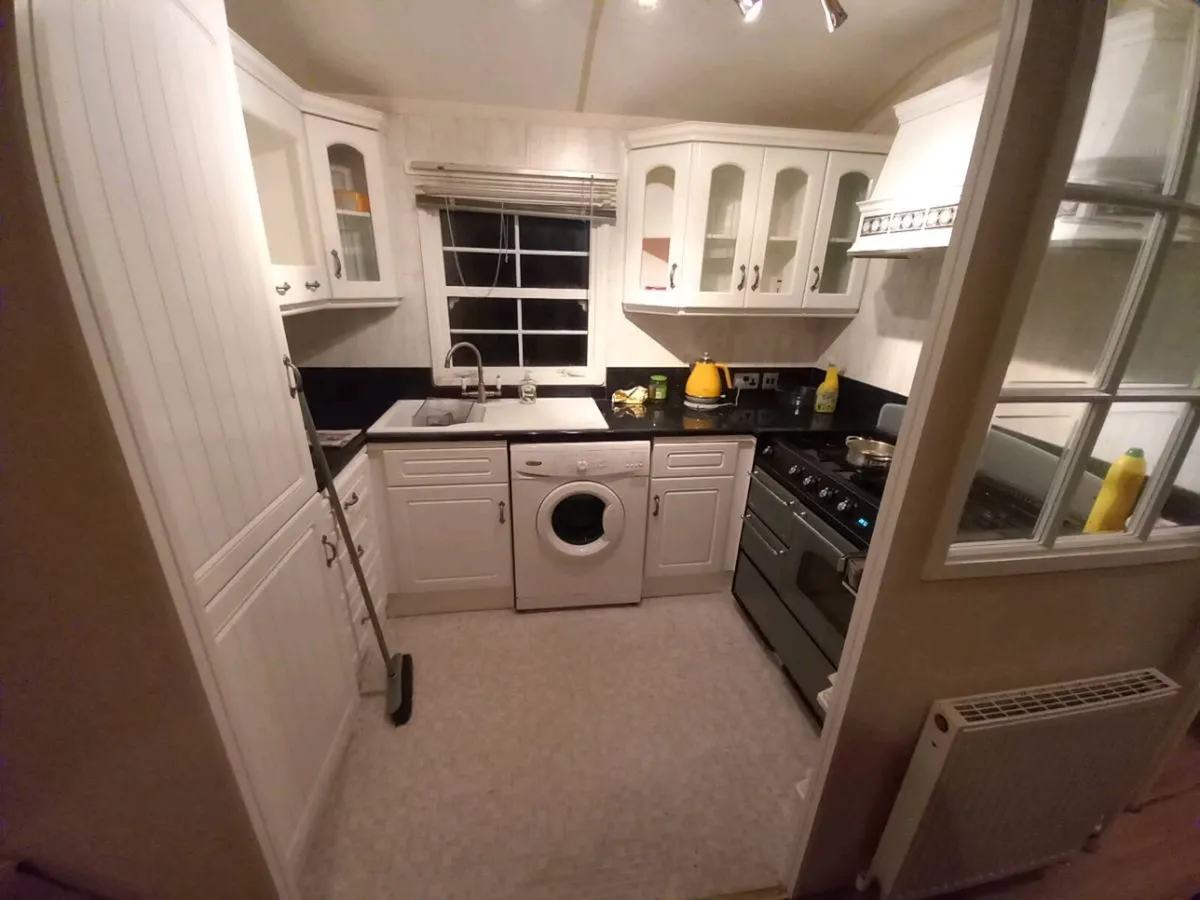 Spacious Mobile Home 39X12 - Image 4