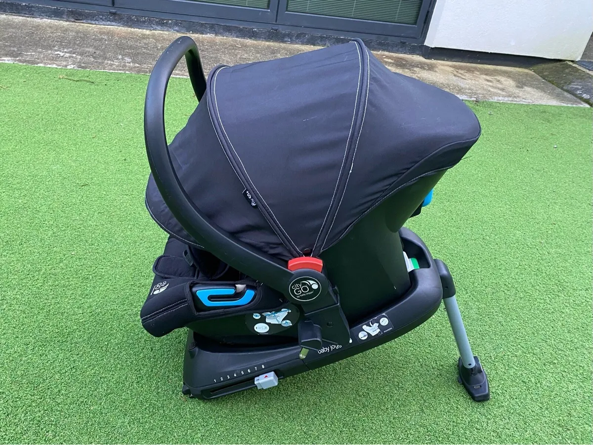 Baby Jogger City-Go car seat and Isofix base - Image 2
