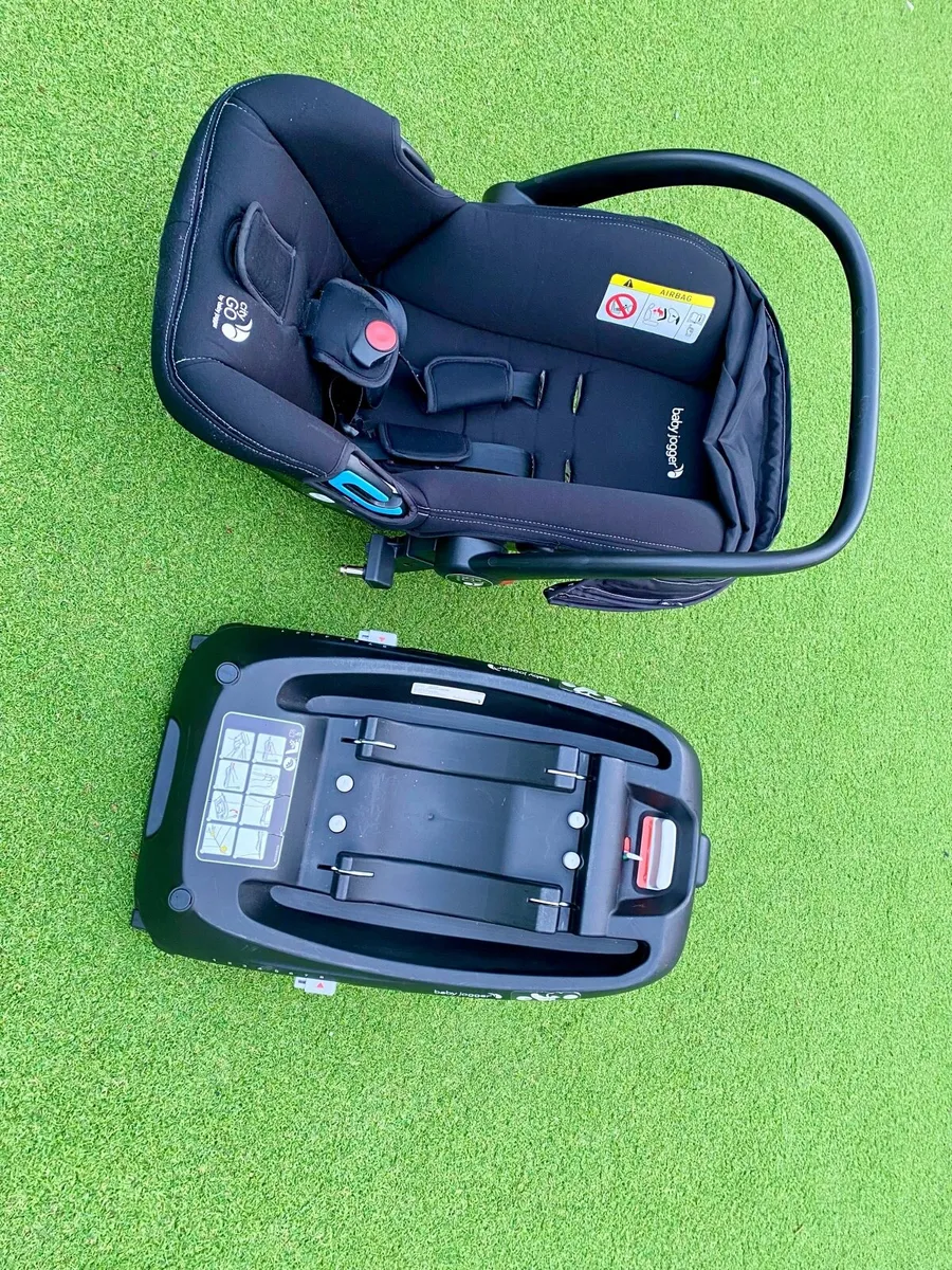 Baby Jogger City-Go car seat and Isofix base - Image 1