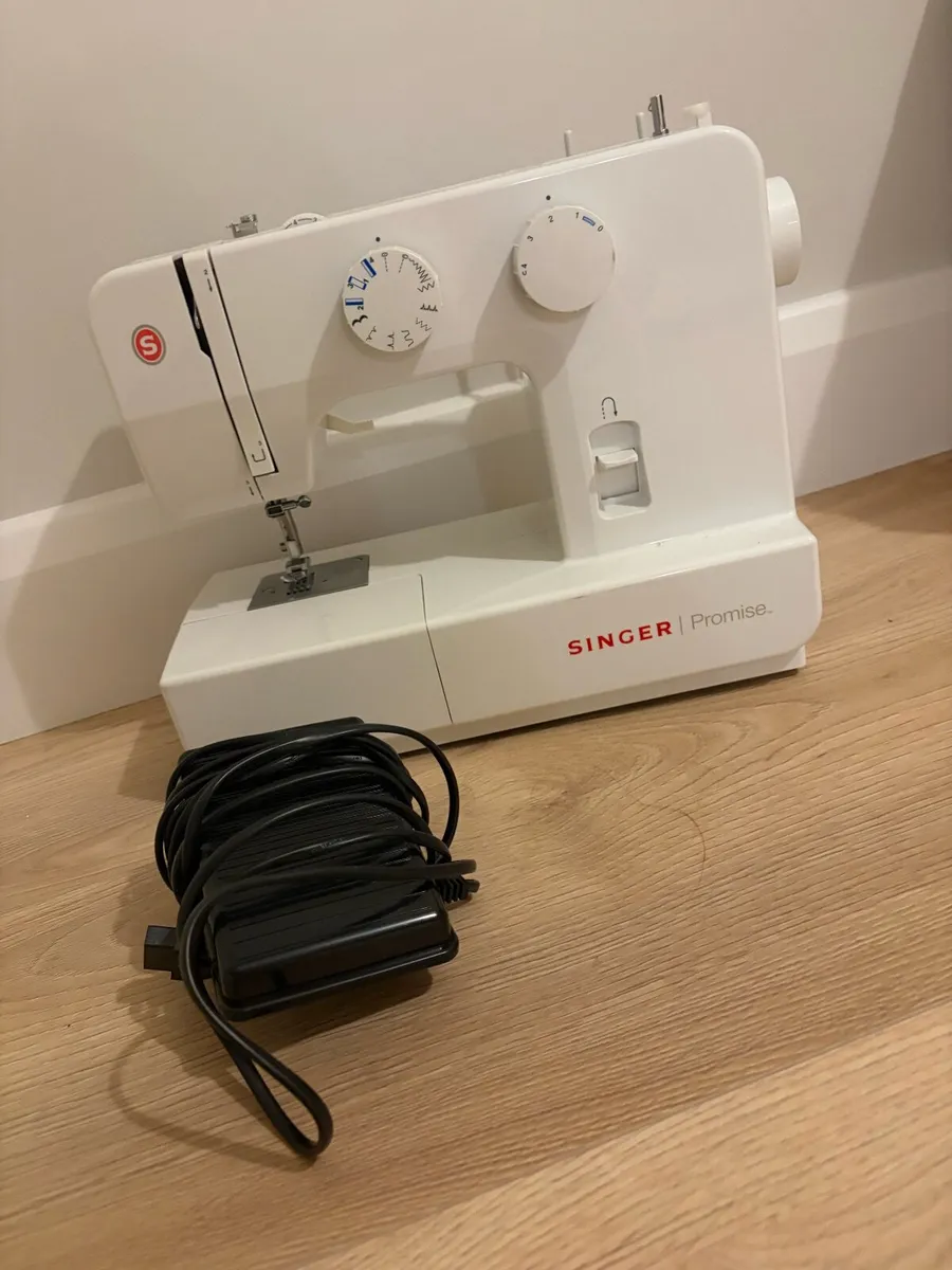 Sewing Machine - Image 3
