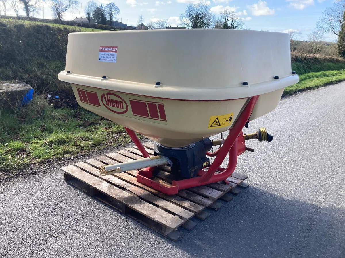 March 20 Vicon 1354 Fertiliser Spreader - Image 1