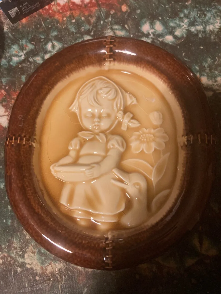 Goebel dishes free postage - Image 3