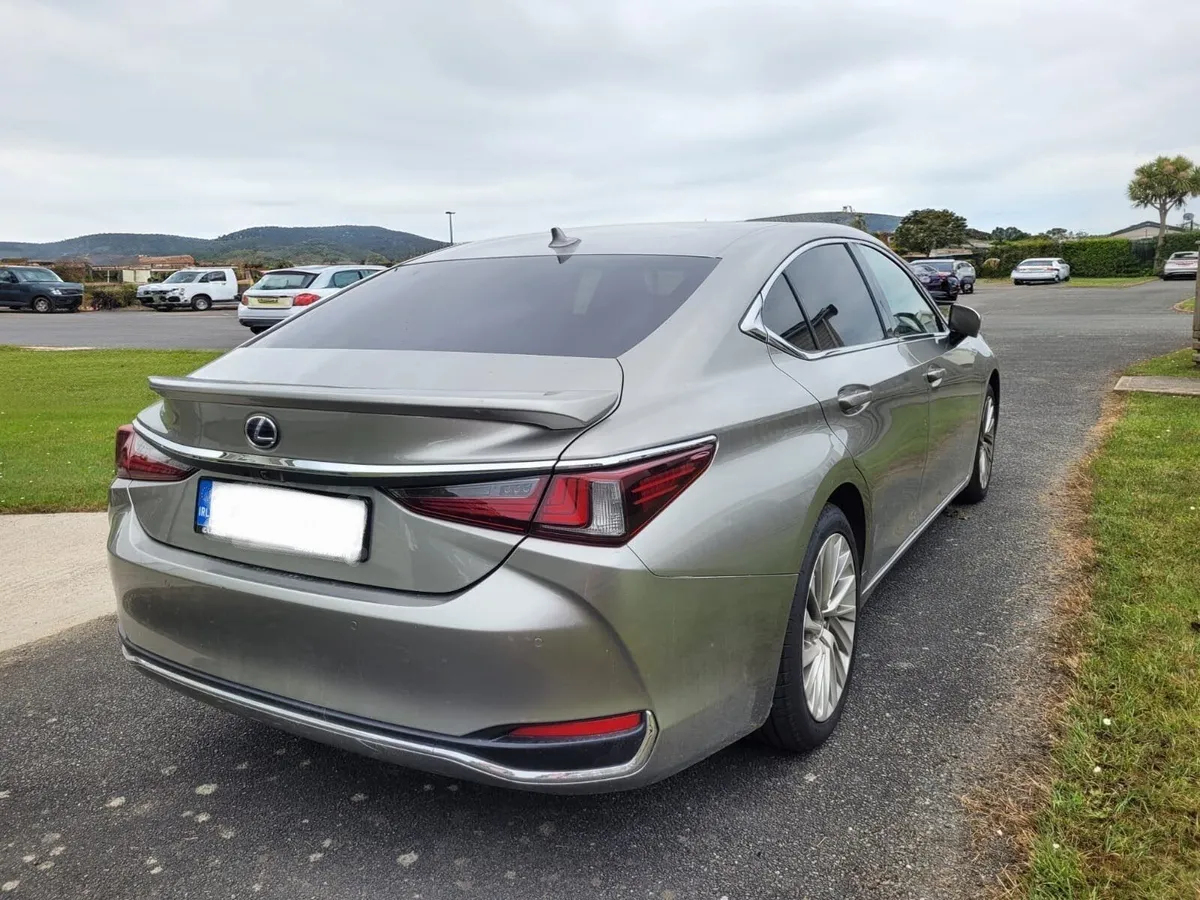 Lexus ES300h - Image 3