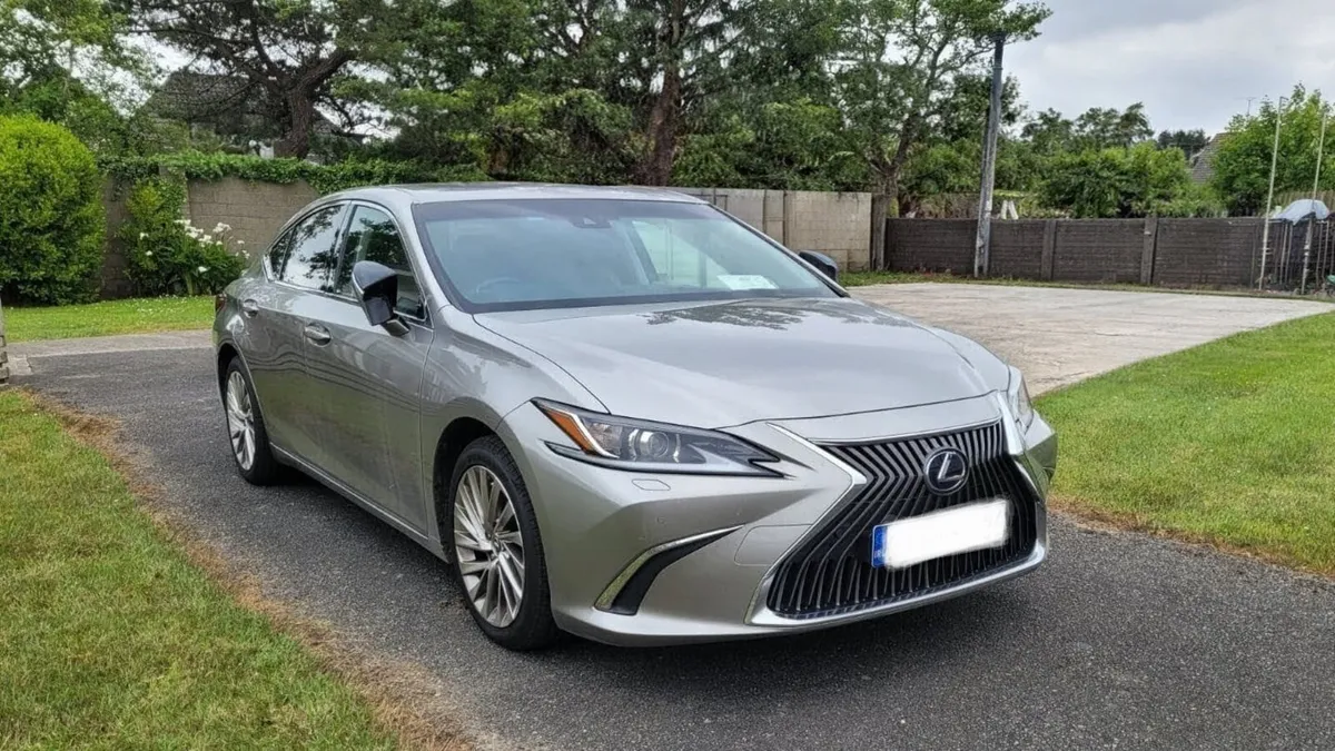 Lexus ES300h - Image 2