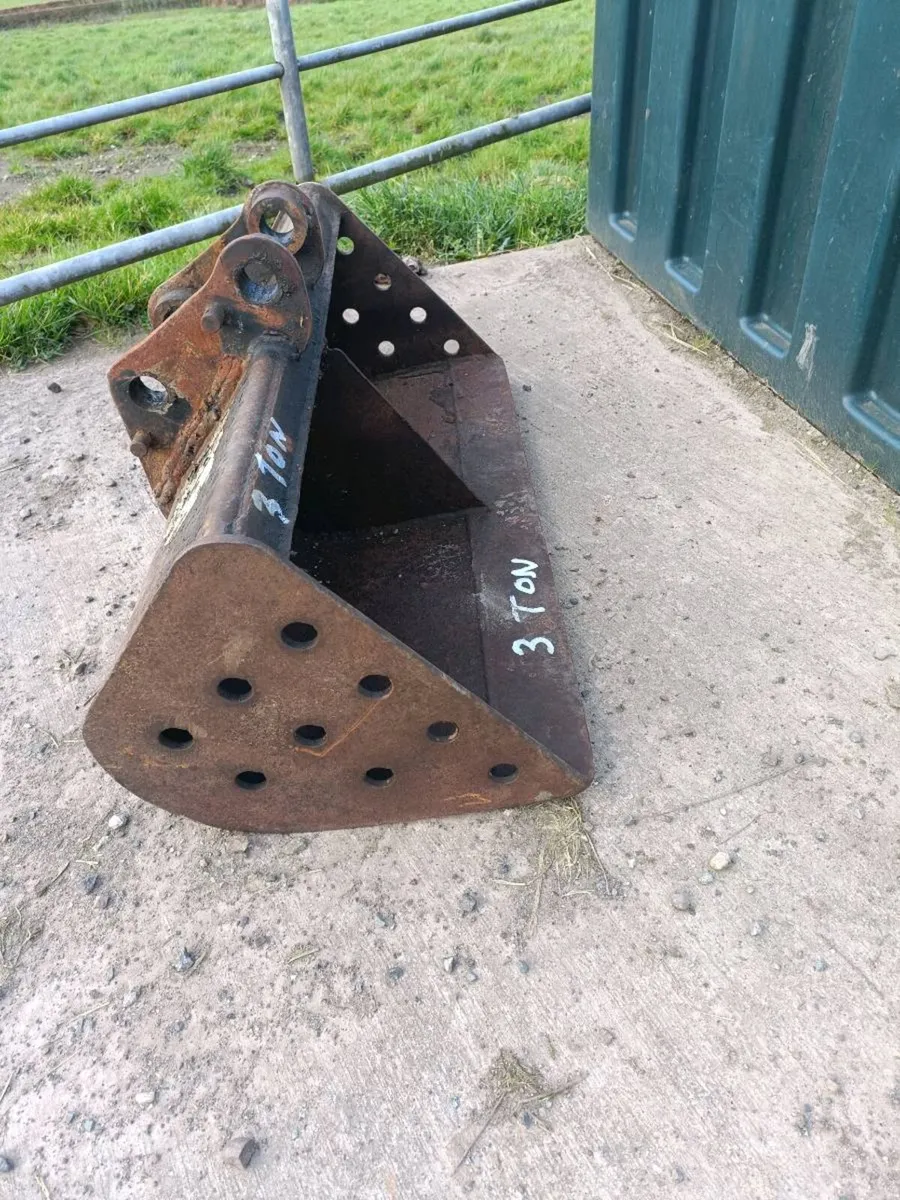 Jcb mini digger bucket - Image 1