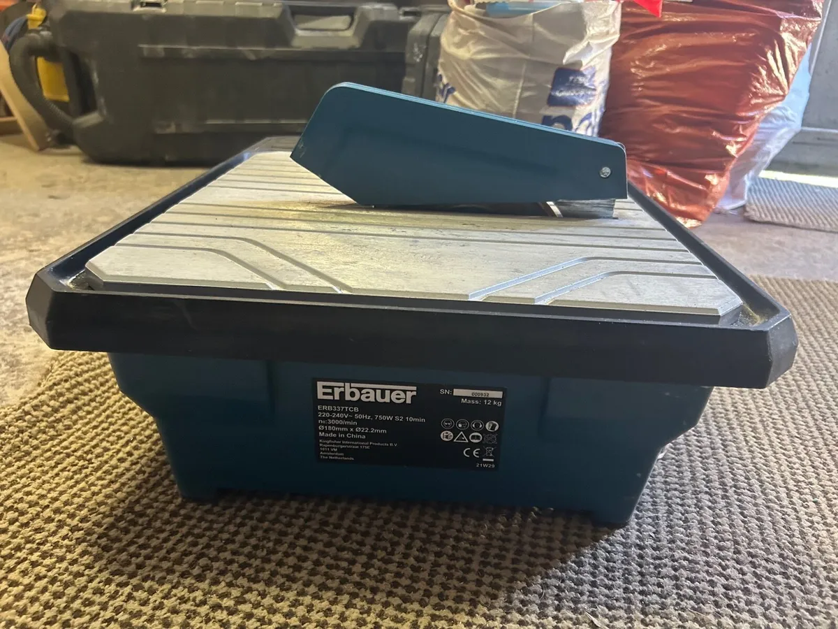 Electric tile cutter - Image 1
