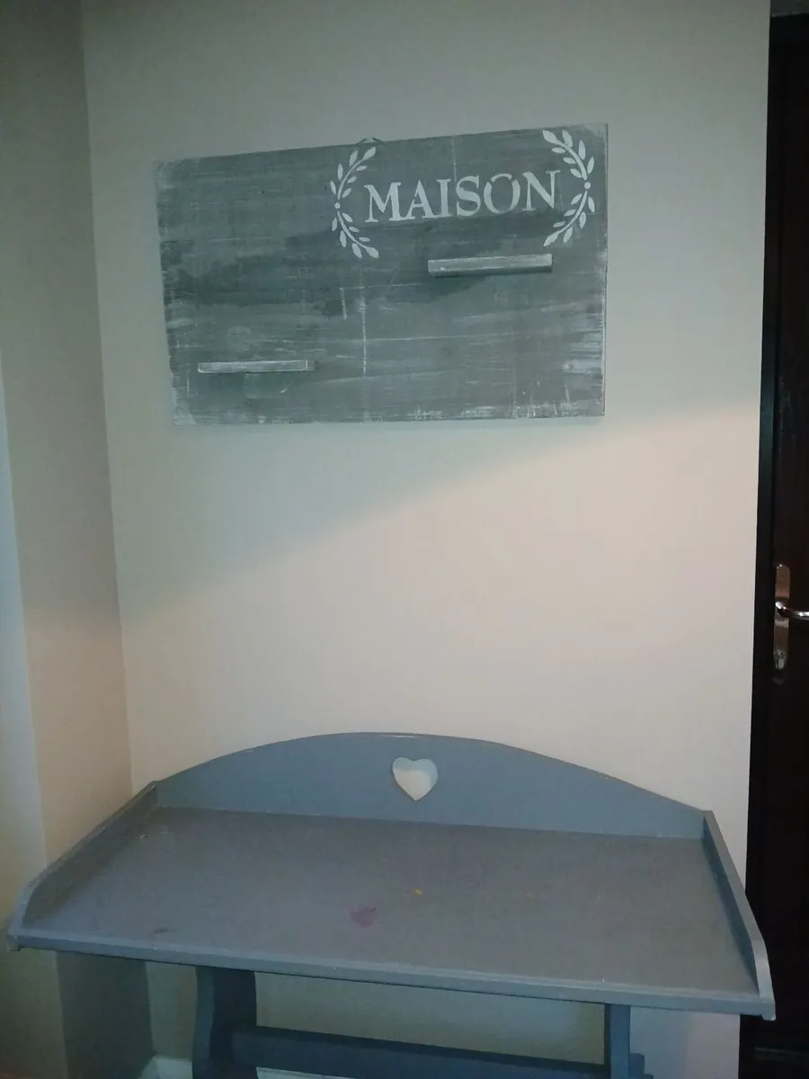 Table and shelf - Image 1