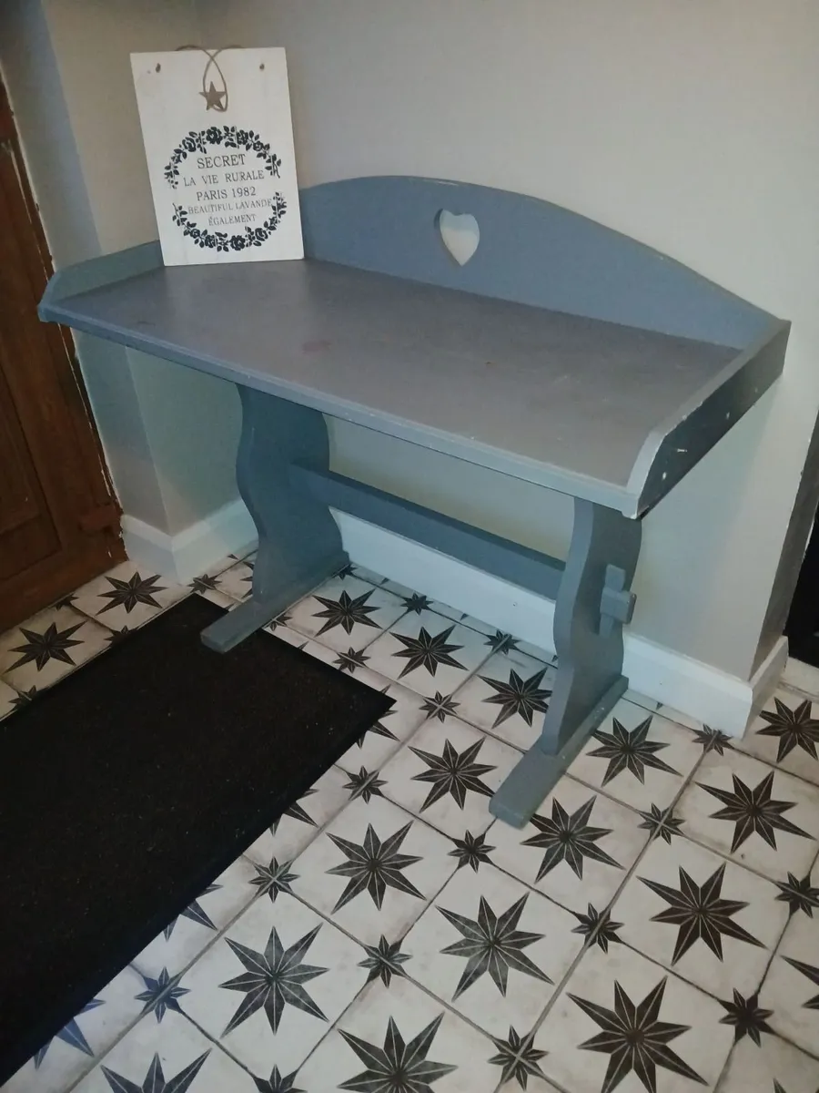 Table and shelf - Image 2