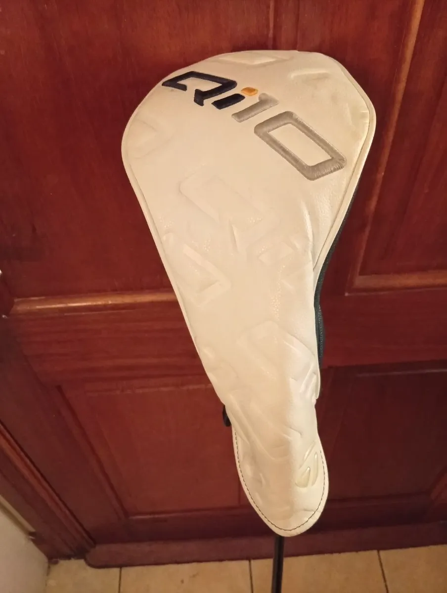 TaylorMade QI 10 Driver 10.5 Degree Regular Flex - Image 1