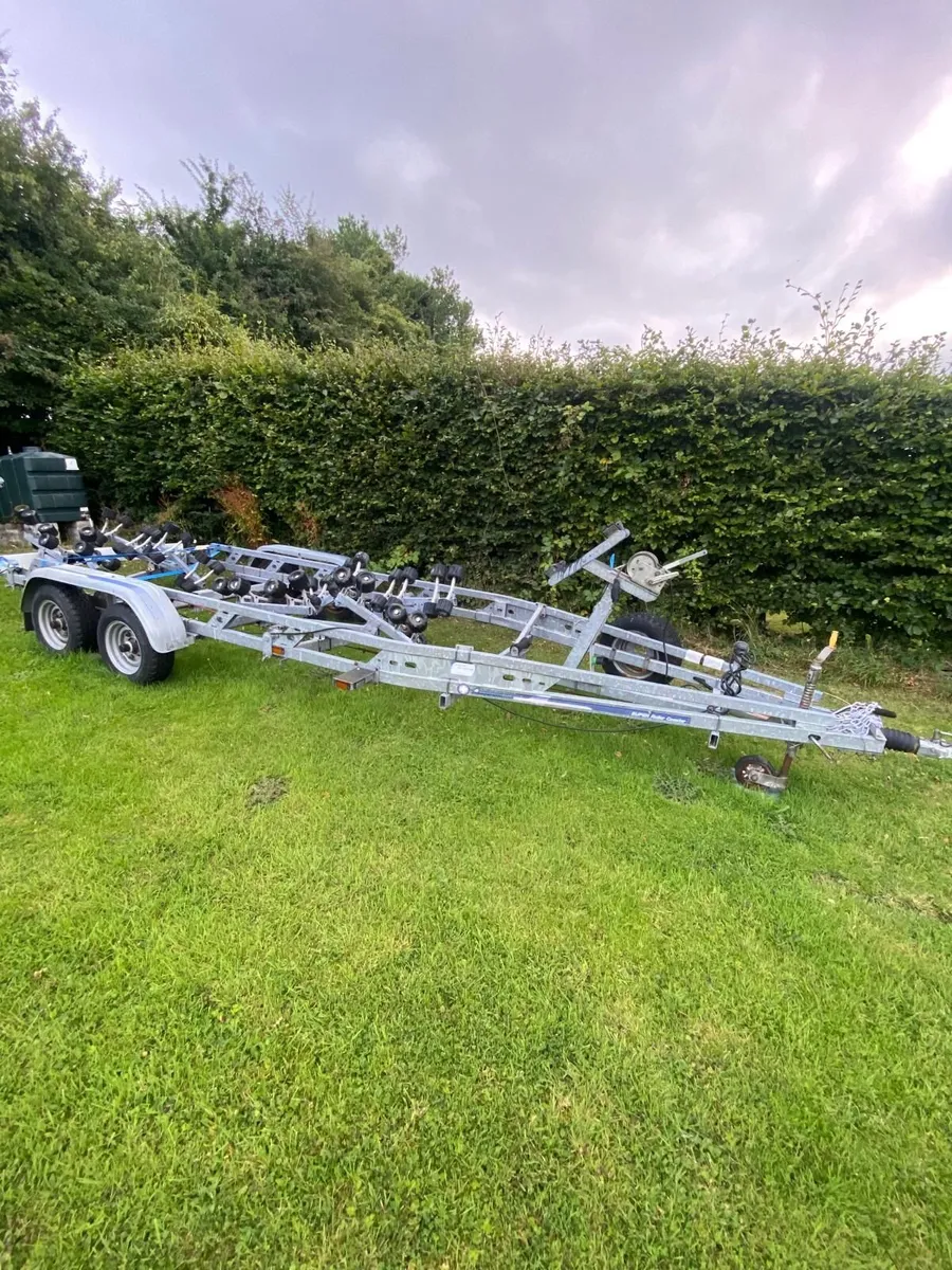 Bayliner Trophy 2052 & Trailer - Image 4