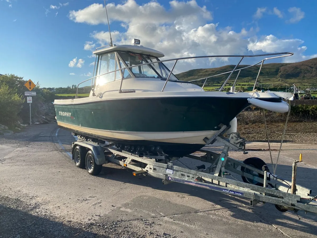 Bayliner Trophy 2052 & Trailer - Image 1