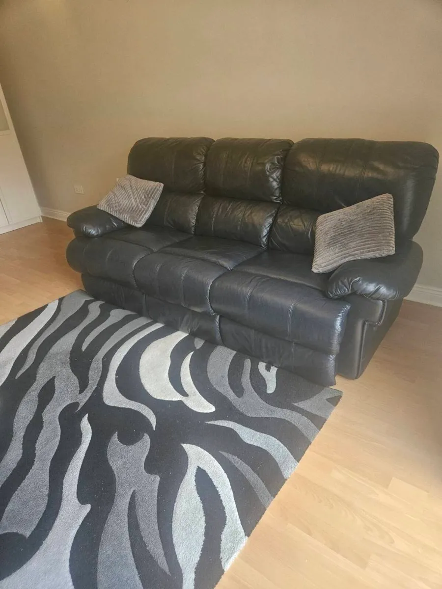 Couch Leather 2 Recliners - Image 2