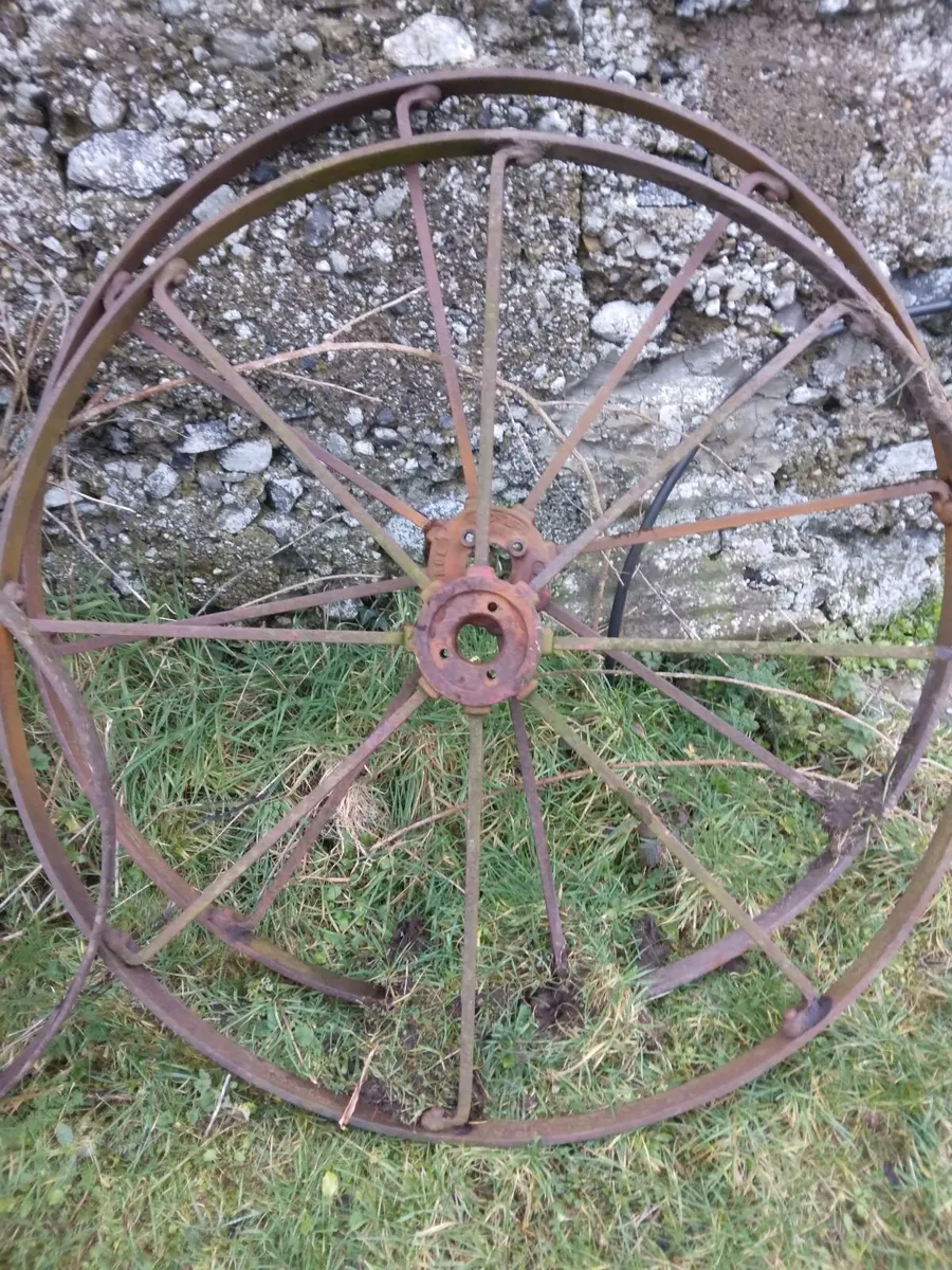 Old rake wheels - Image 2
