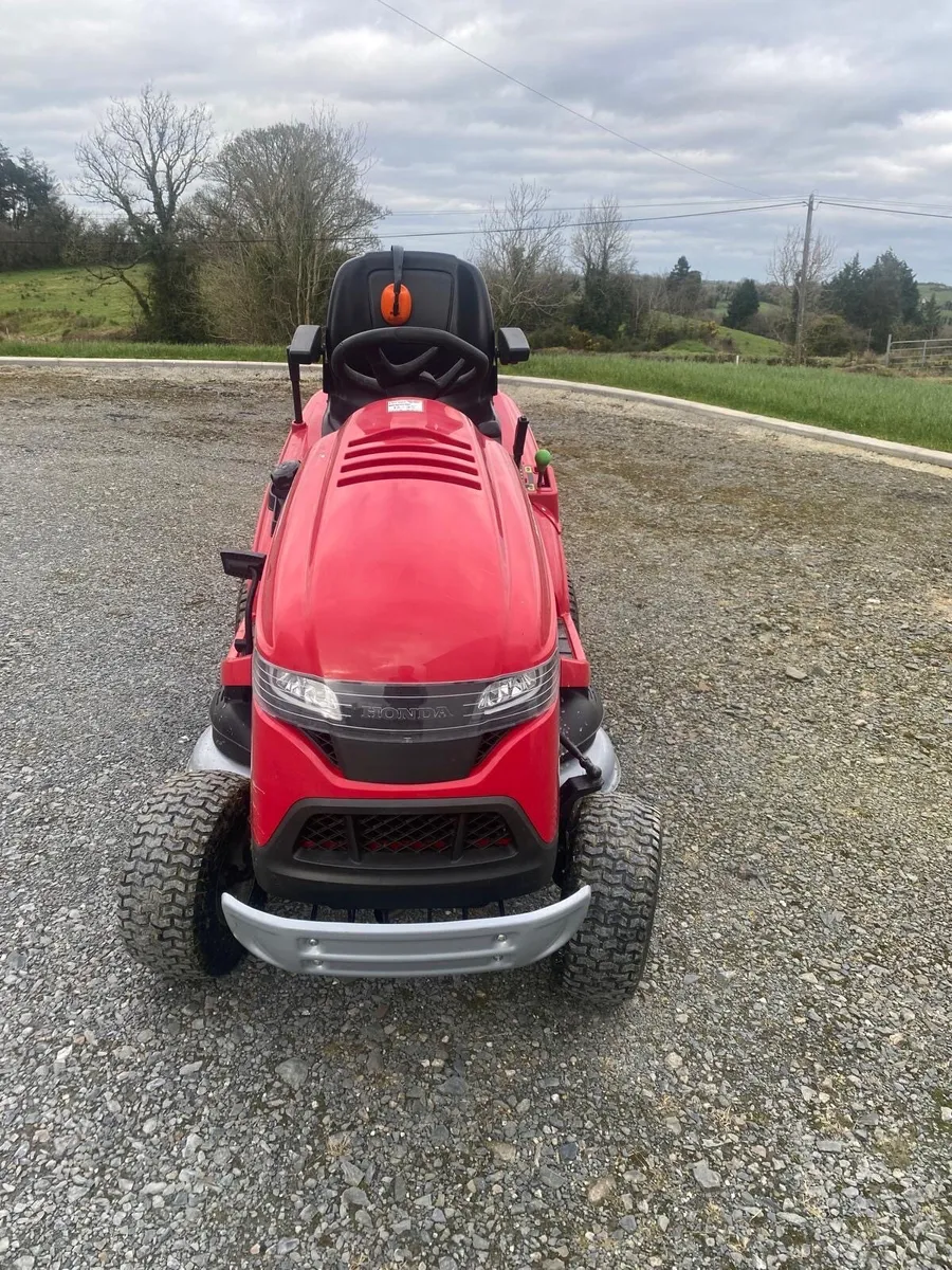 Honda Tractor lawnmower - Image 1