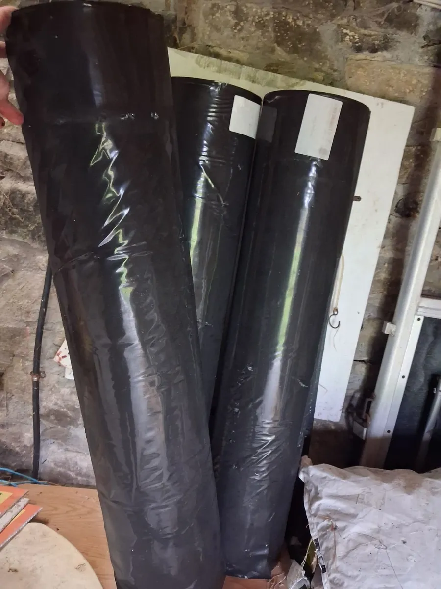 Hedge weed barrier - Image 1