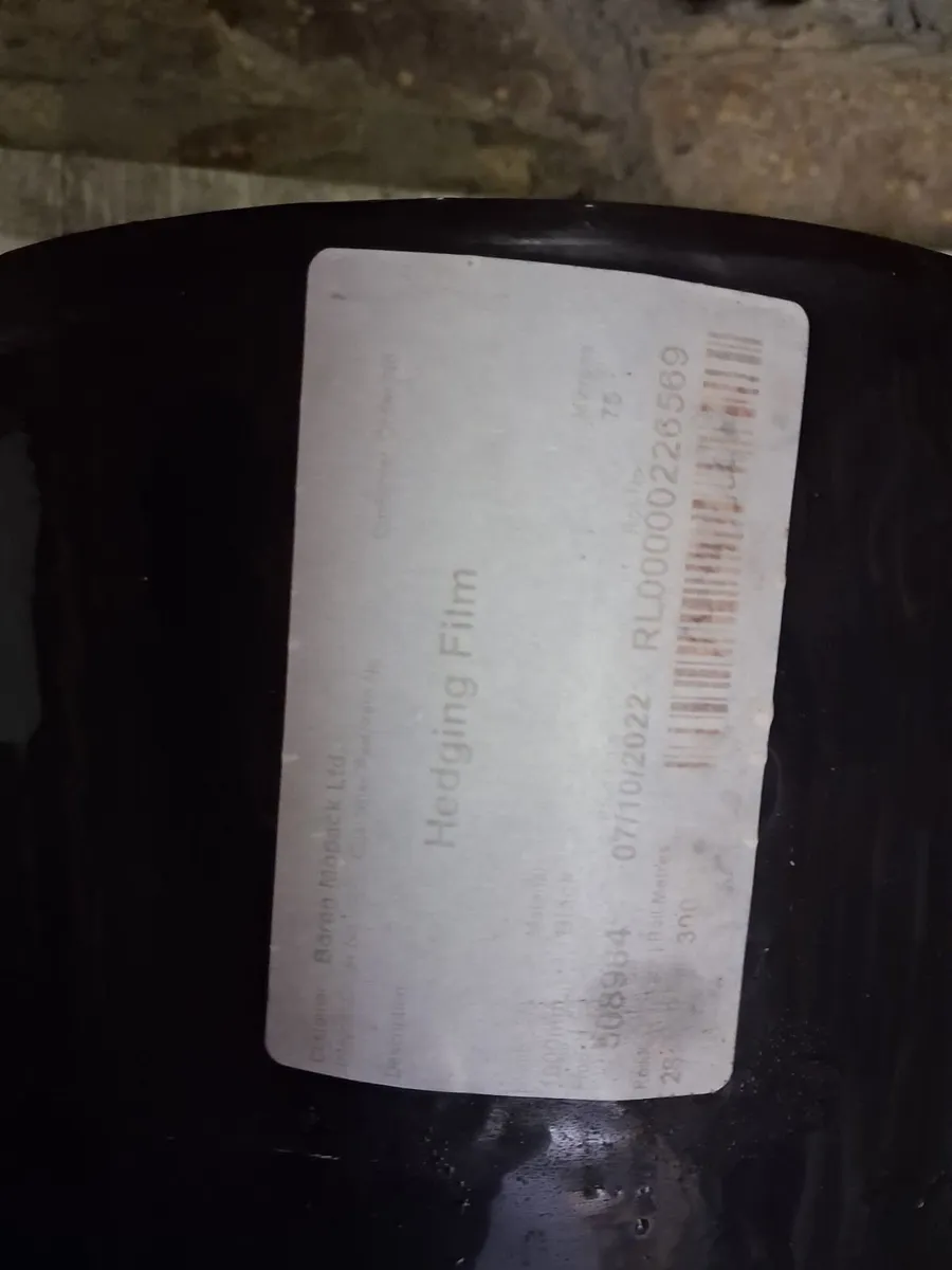 Hedge weed barrier - Image 3