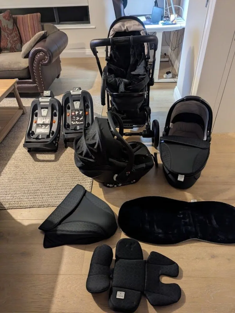 Egg2|Bassinet, Car Seat & 2 Isofix Bases |Galway - Image 1