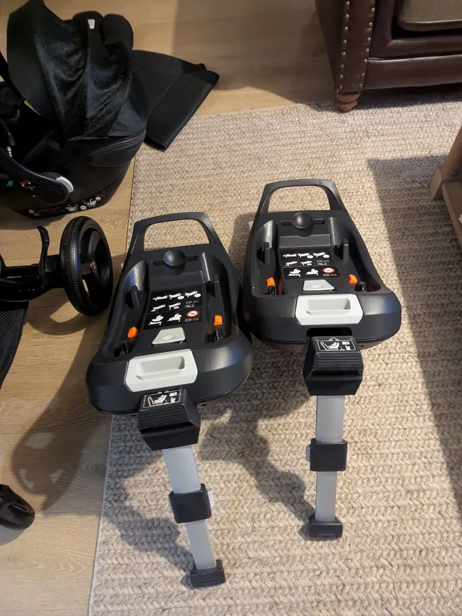 Egg2|Bassinet, Car Seat & 2 Isofix Bases |Galway - Image 3