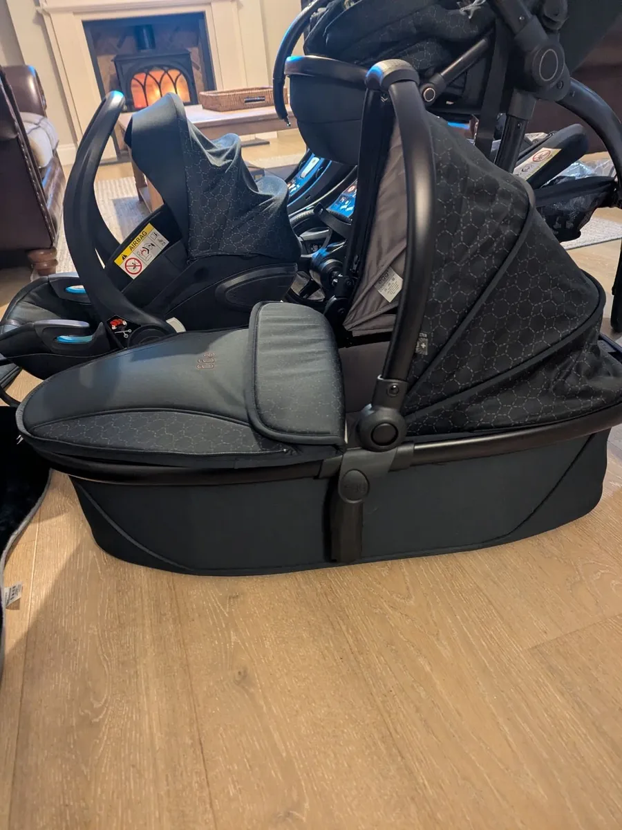 Egg2|Pram & Buggy | 2 Isofix Bases | Car Seat - Image 4