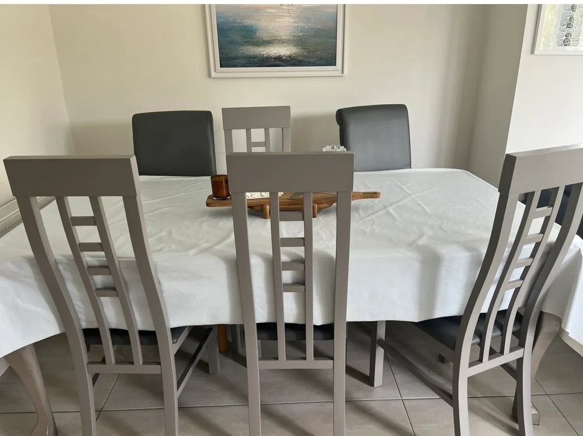 Dining table and chairs - Image 1