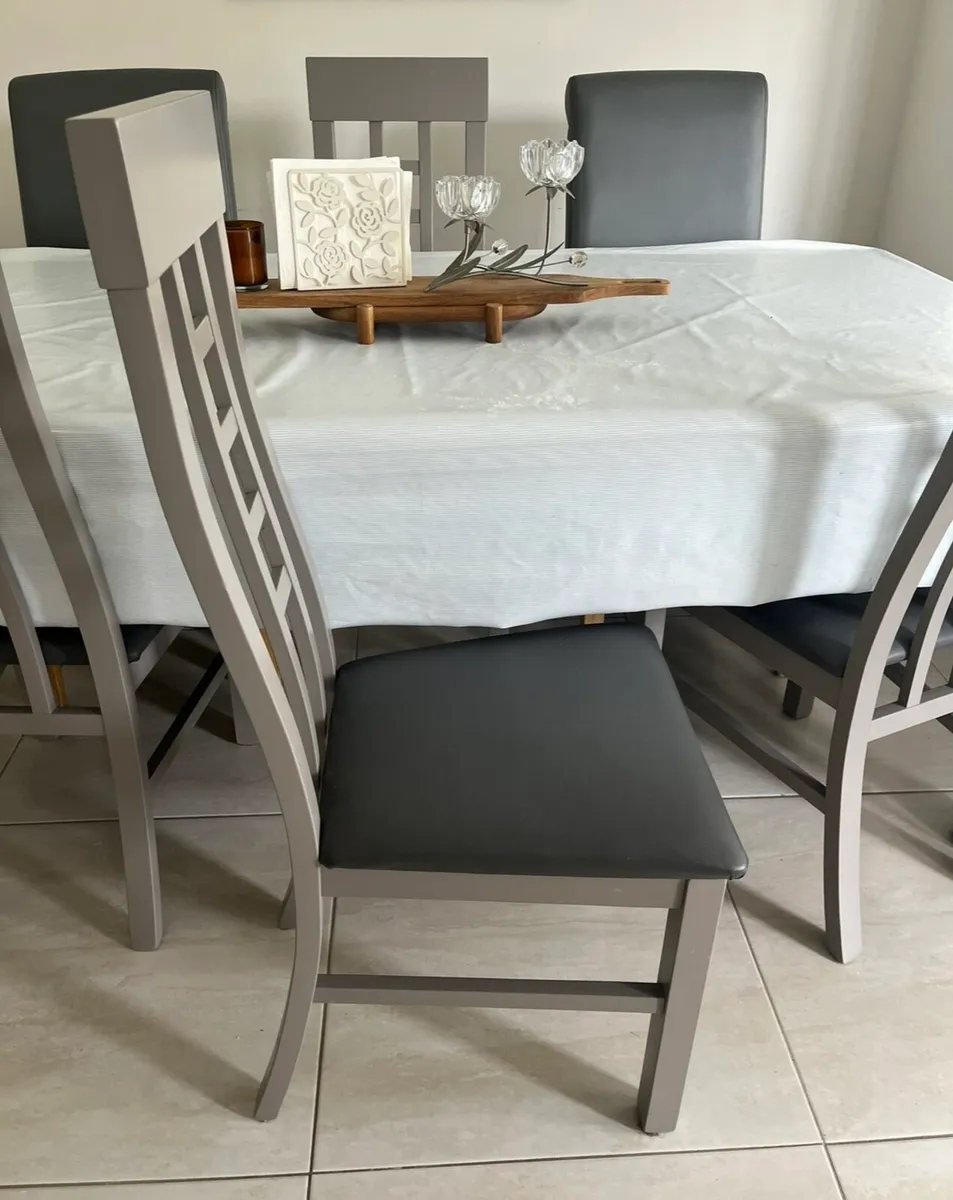 Dining table and chairs - Image 3