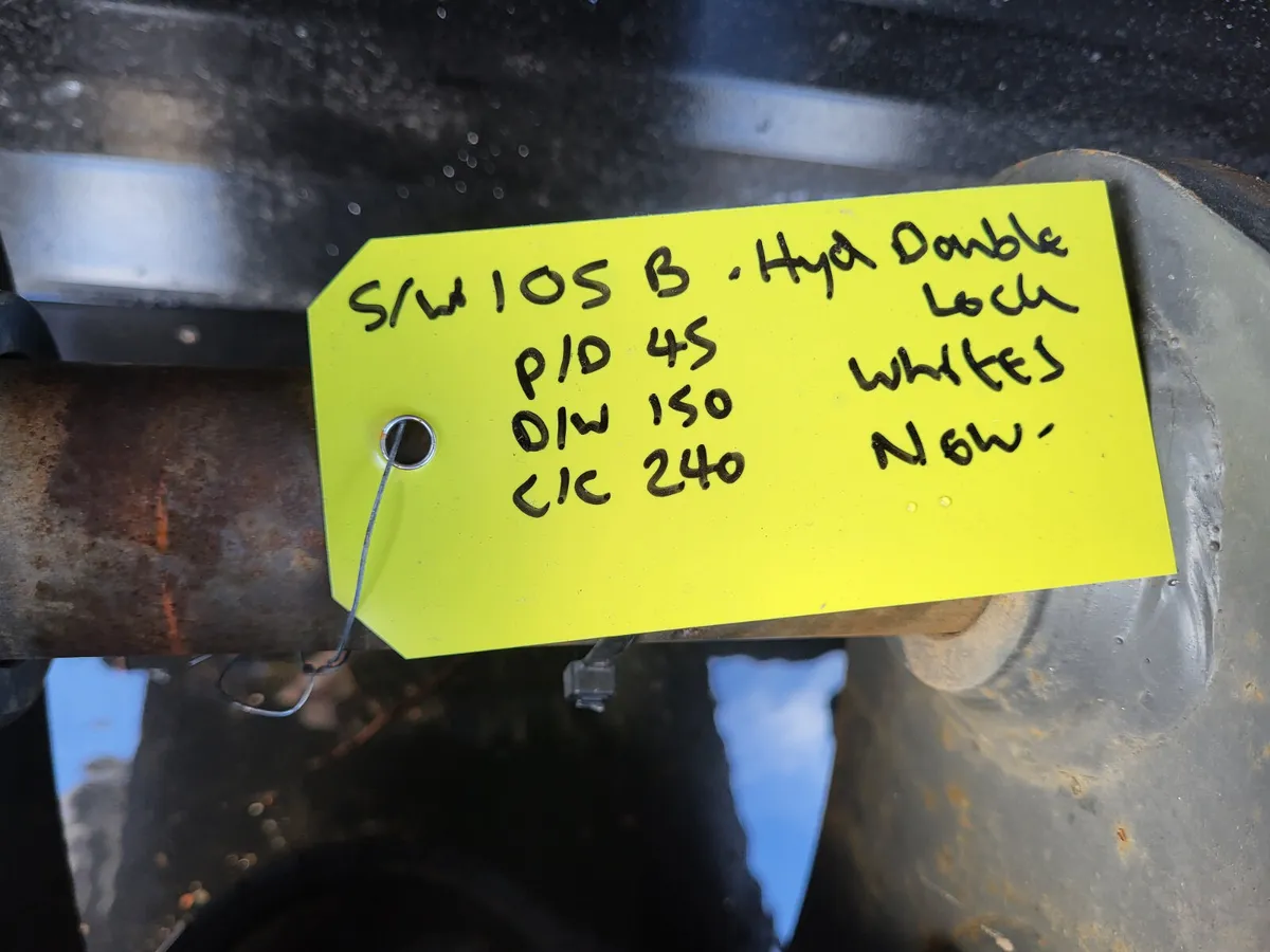 New 45mm Whites hydraulic quick hitch - Image 3