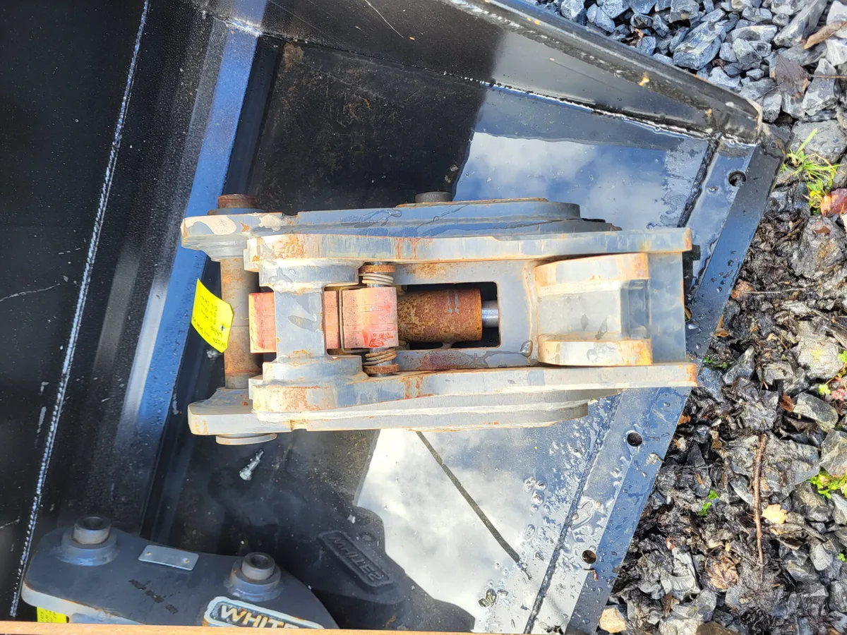 New 45mm Whites hydraulic quick hitch - Image 2