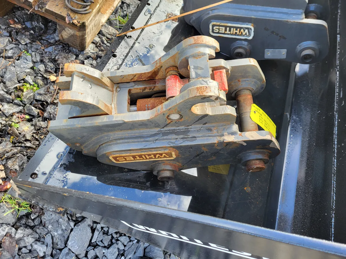 New 45mm Whites hydraulic quick hitch - Image 3