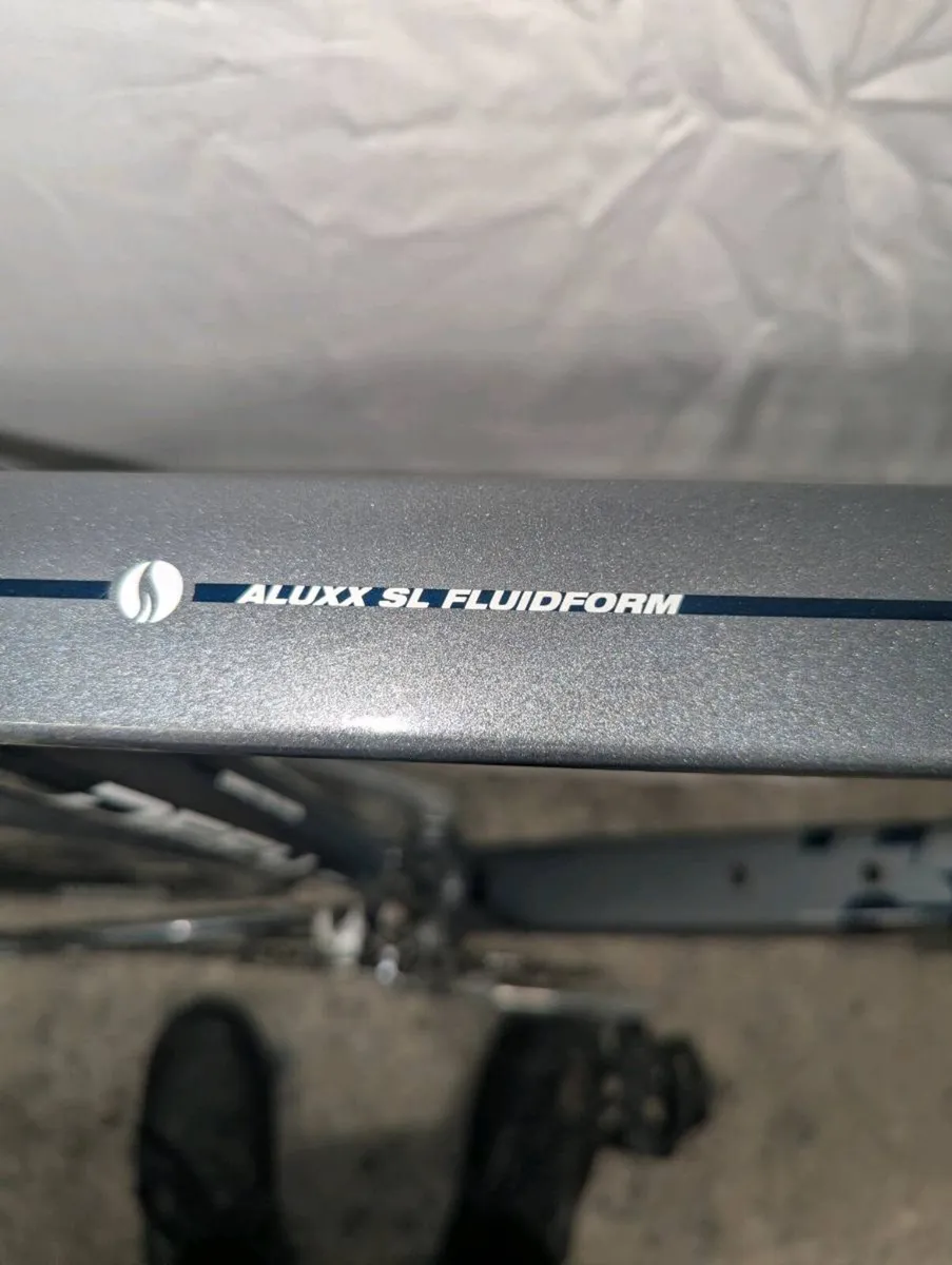 Giant Aluxx Fluidform Adult Roadbike - Image 4