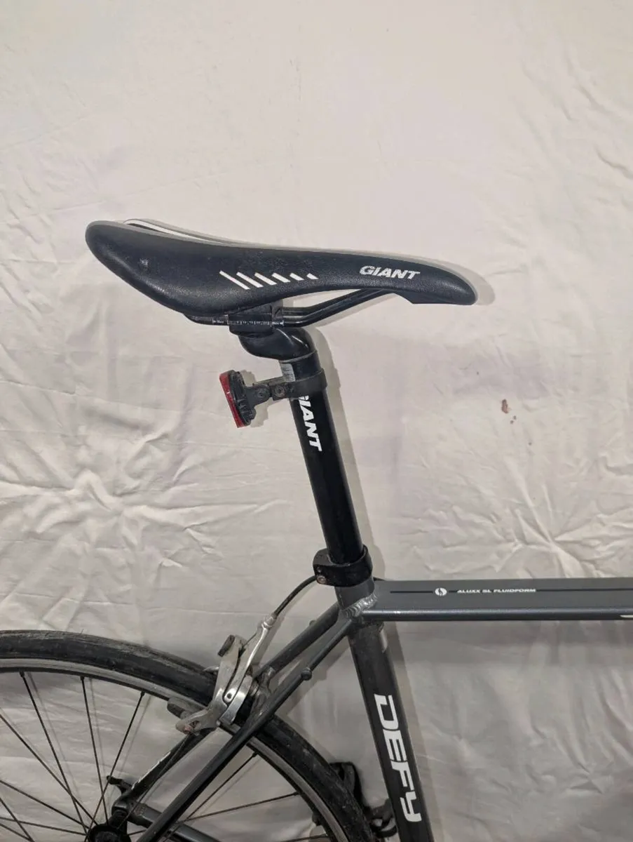 Giant Aluxx Fluidform Adult Roadbike - Image 2