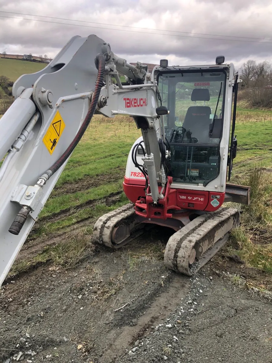 3 tonne digger - Image 2