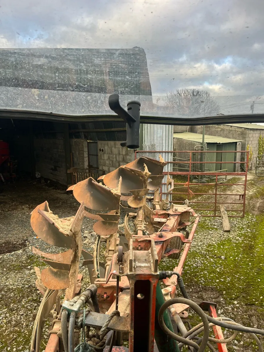 Kverneland plough - Image 1