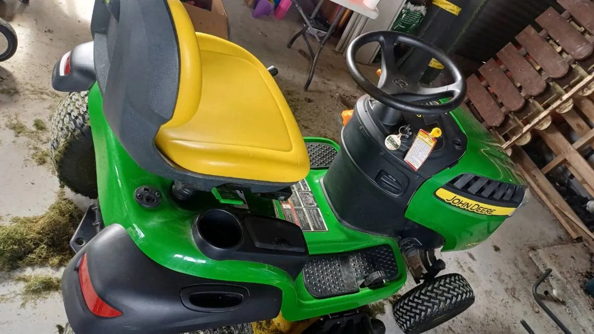 John Deere Ride on - Image 1