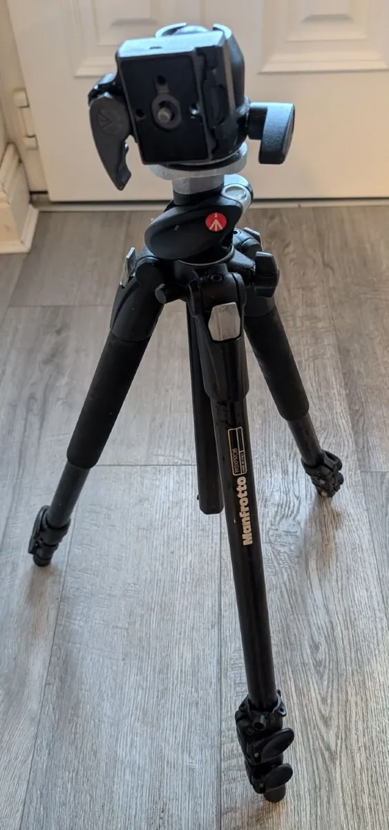 Manfrotto 190XPROB tripod + 486RC2 ballhead - Image 2