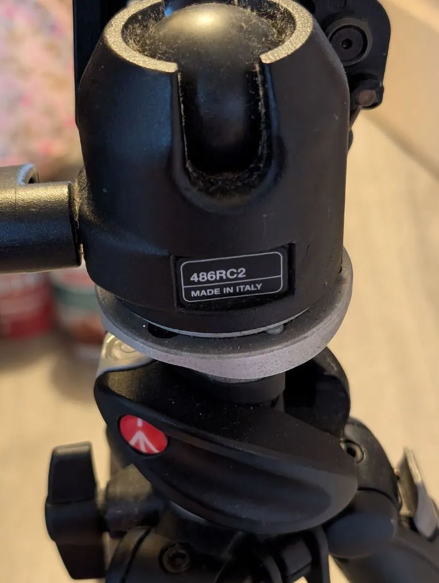 Manfrotto 190XPROB tripod + 486RC2 ballhead - Image 3