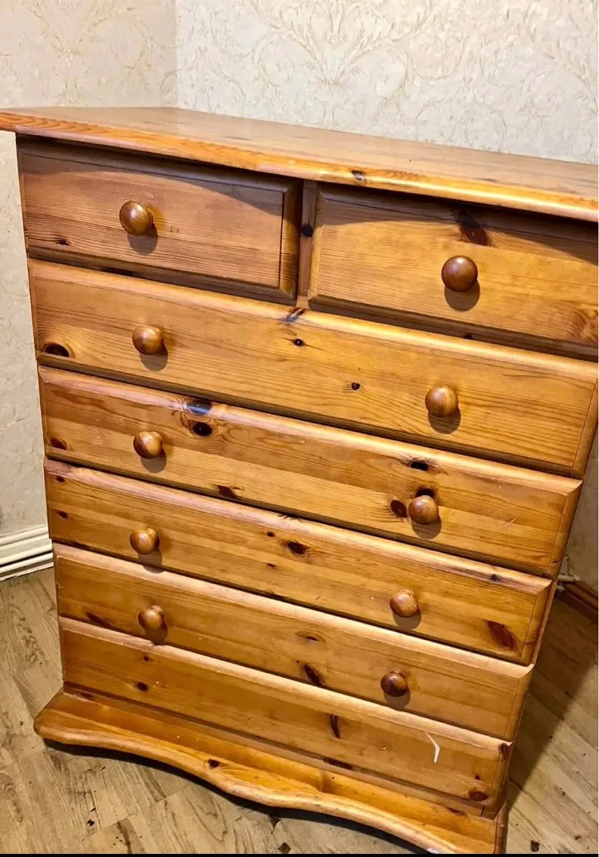 Chest of drawers