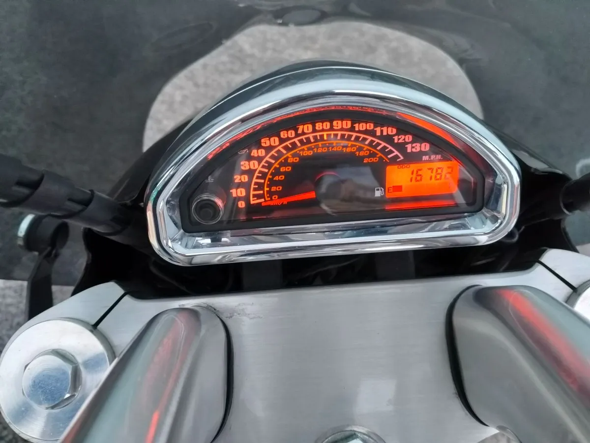 Suzuki Intruder Boulevard 2011 €€ 7000 €€ - Image 4