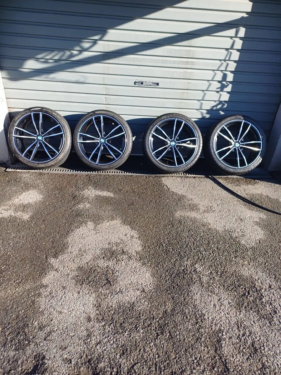 2 sets of bmw alloys - Image 1