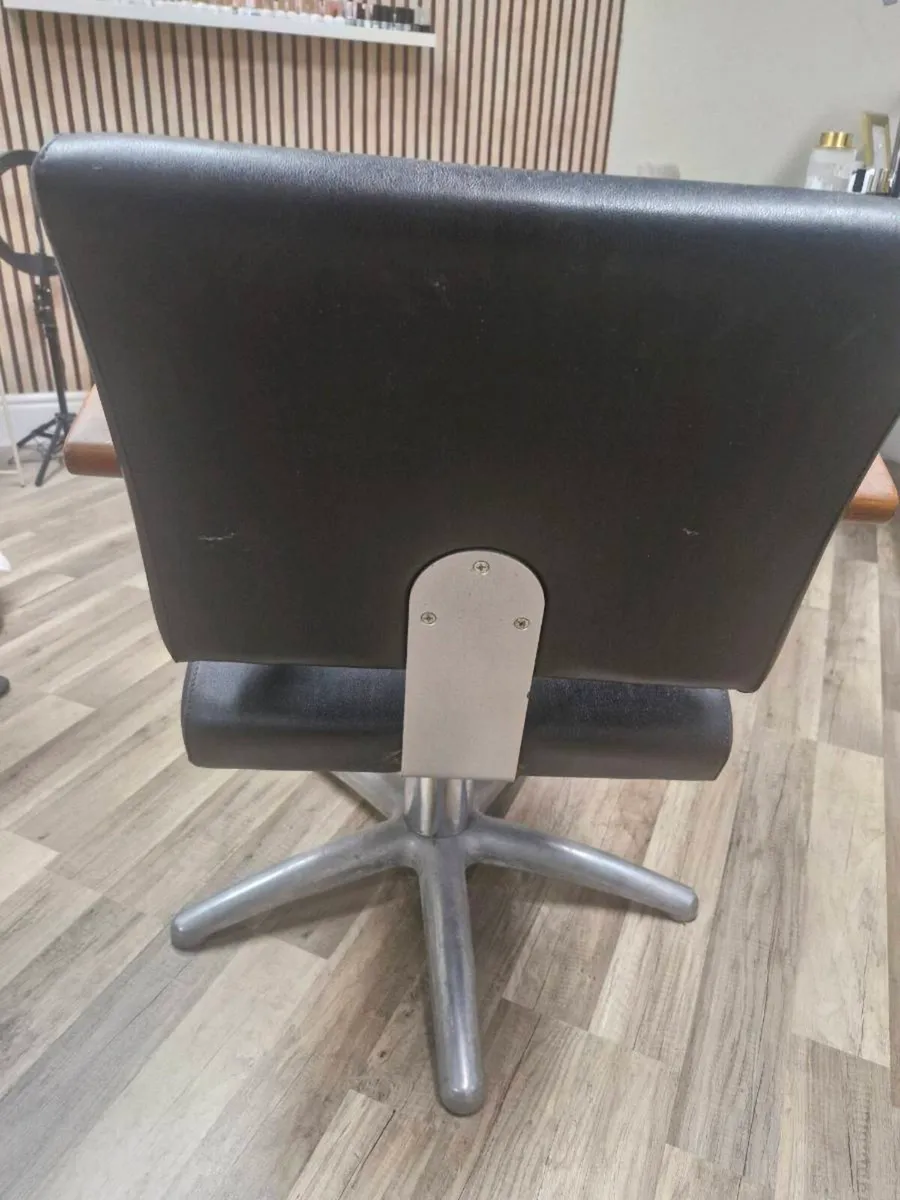 Hair salon chair - Image 2