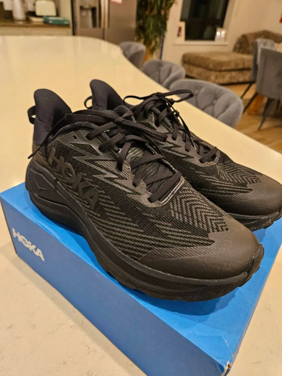 Hoka Challengers 8 GTX Wide - Image 1