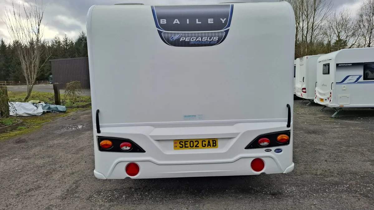 Bailey Pegasus Grande caravan island bed - Image 4