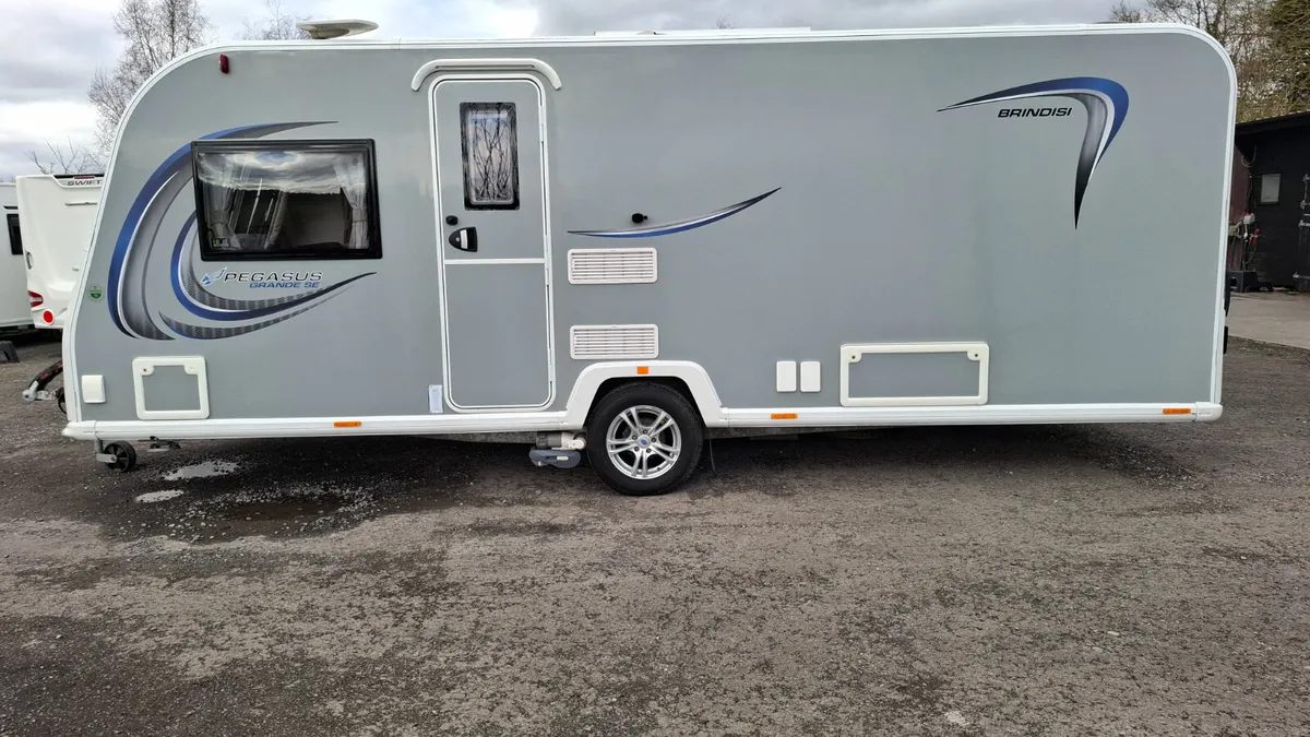 Bailey Pegasus Grande caravan island bed - Image 3