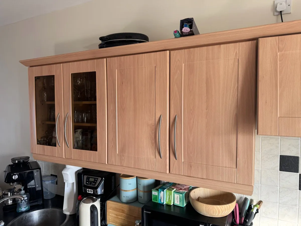 Full kitchen with appliances - Image 1