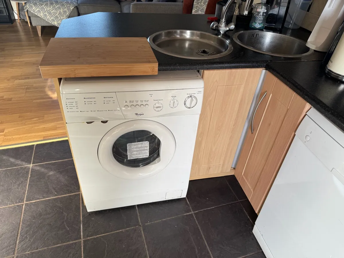 Full kitchen with appliances - Image 2