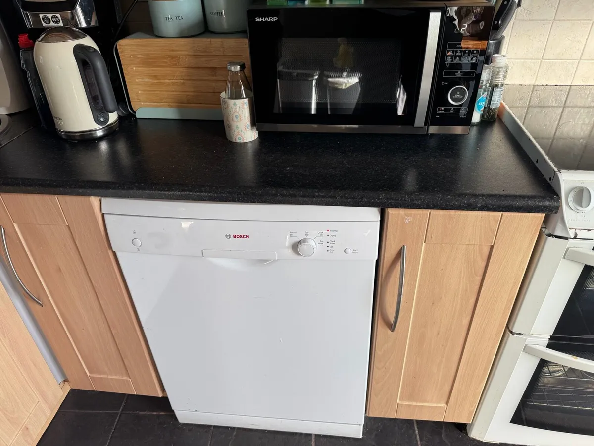 Full kitchen with appliances - Image 3