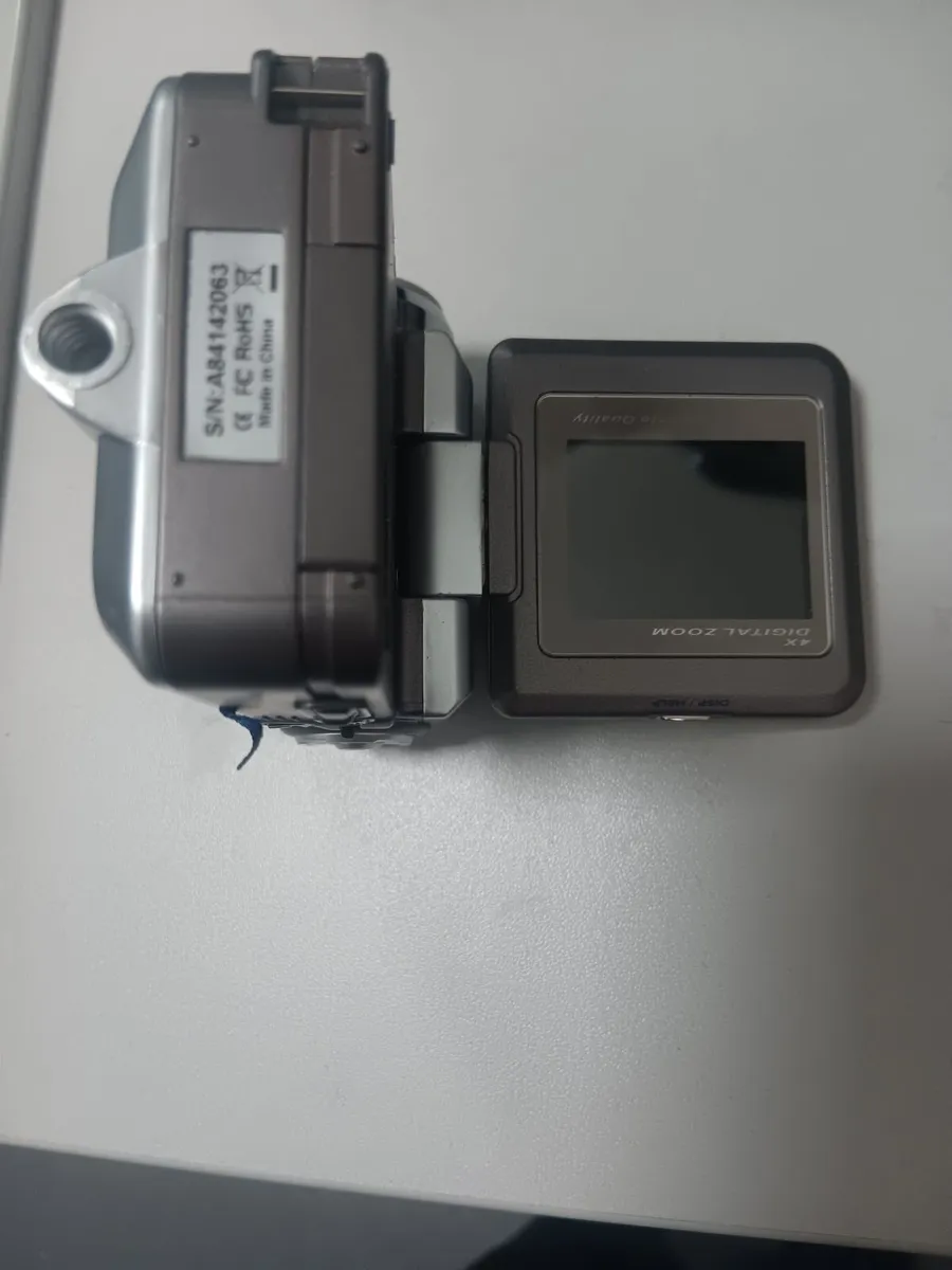 Digital video camera and recorder - Image 3