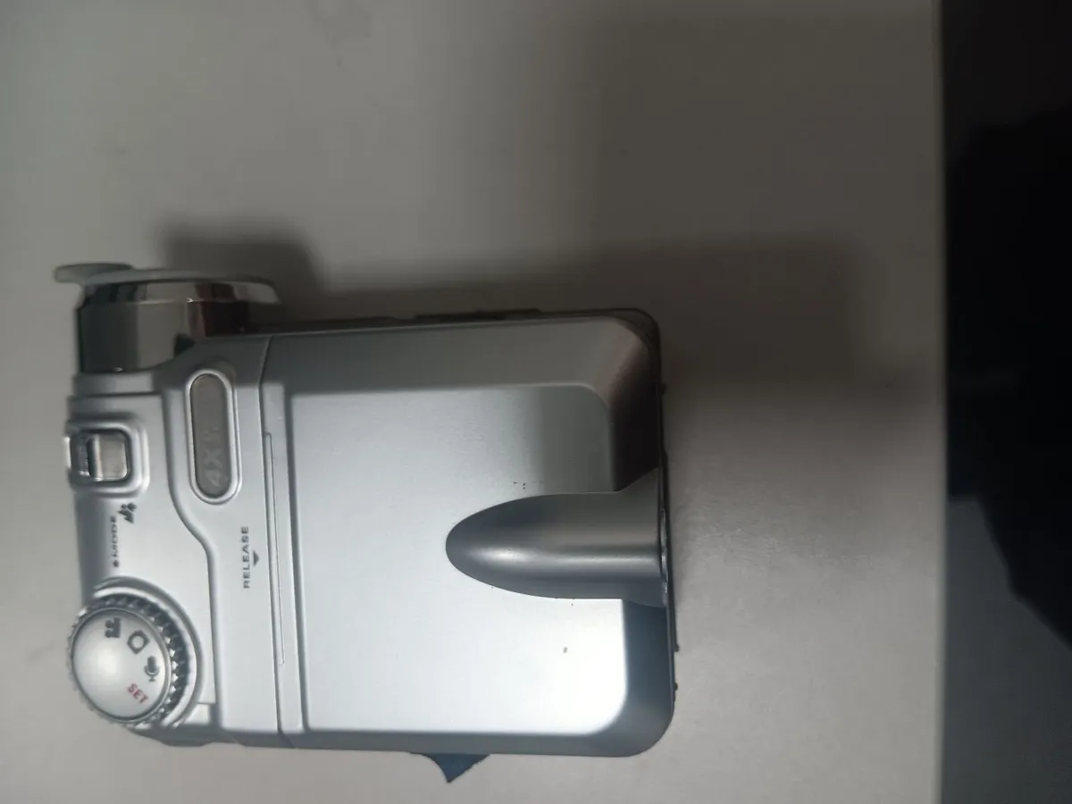 Digital video camera and recorder - Image 4